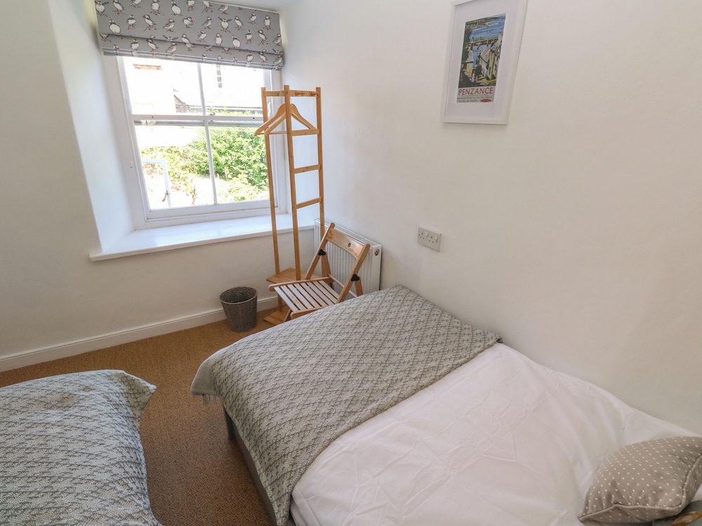 6 Bellair Road