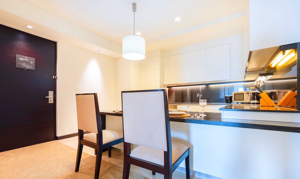 LUX | The JW Marina Suite