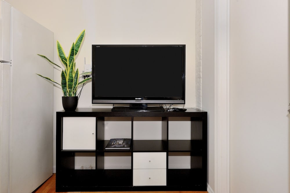 Spacious 2BR on the Upper East Side Steps From Central Park