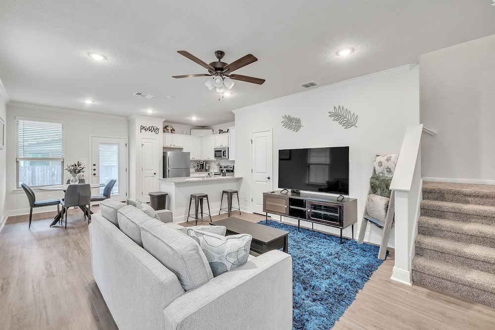 Modern 3br In Gated Community Near Jbsa & Seaworld 3 Bedroom Duplex