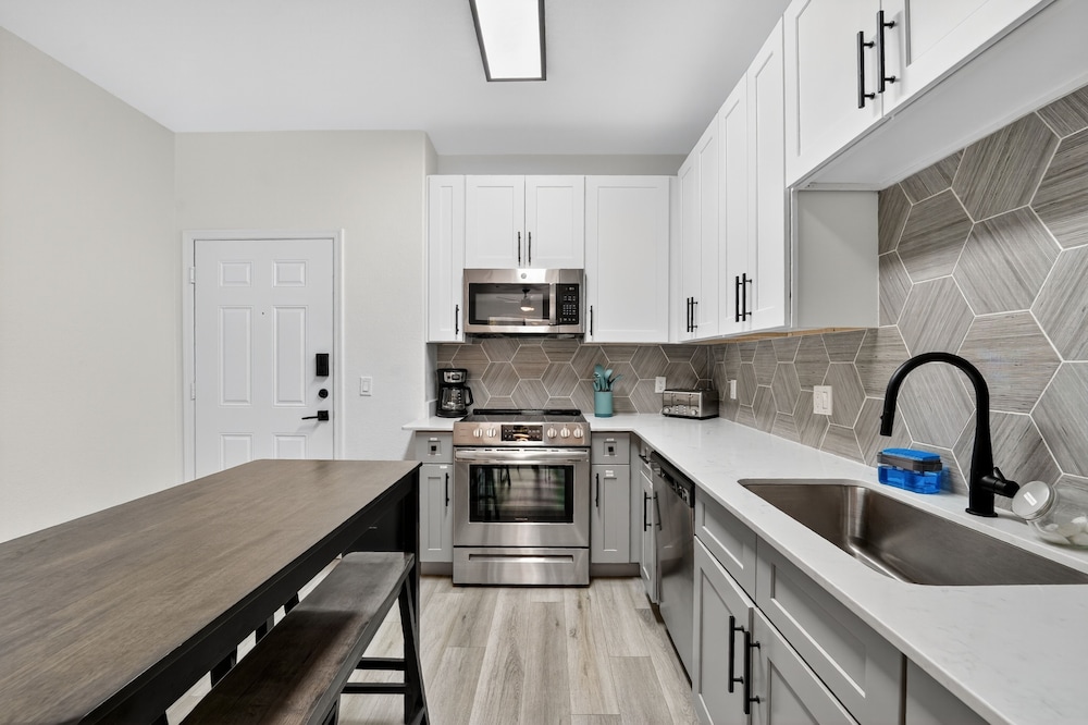 Chic 1br At Westgate Pool, Gym & Stadium Fun 1 Bedroom Apts