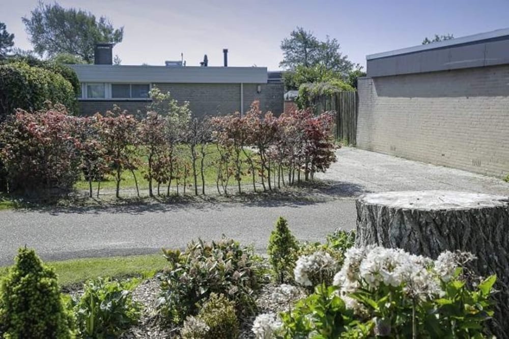 Bungalow With South-facing Garden