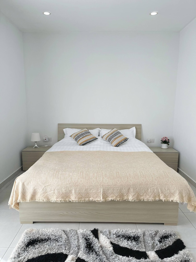 Los Arditos Duplex Penthouse Sliema