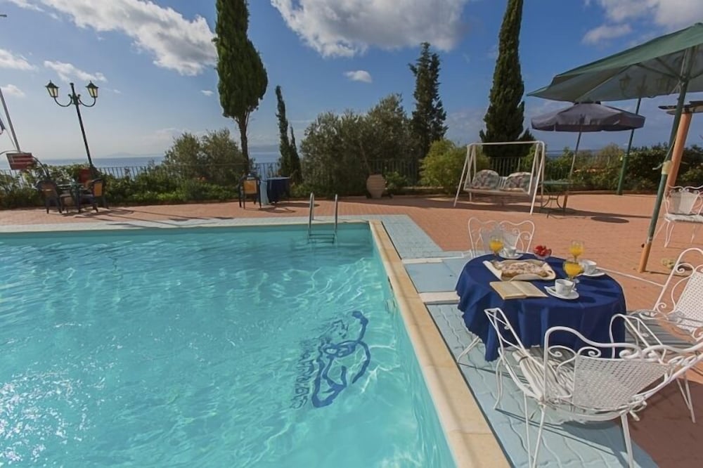 Garbis Villas