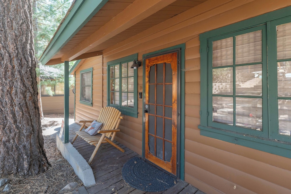 True Big Bear Lake Cabin with jacuzzi