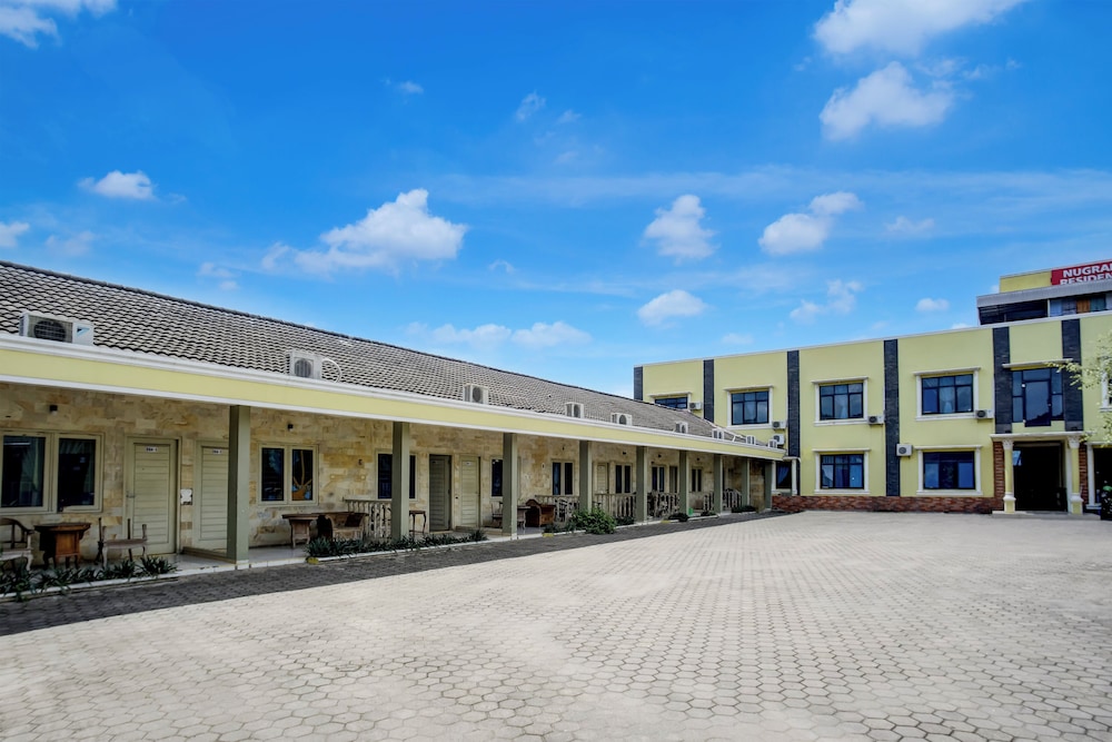 Hotel O near Universitas Widya Dharma