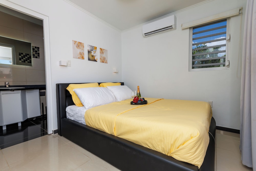 Las Palmeras Apartments