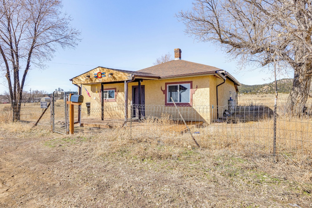 Mountain Views: Peaceful Aguilar Getaway!