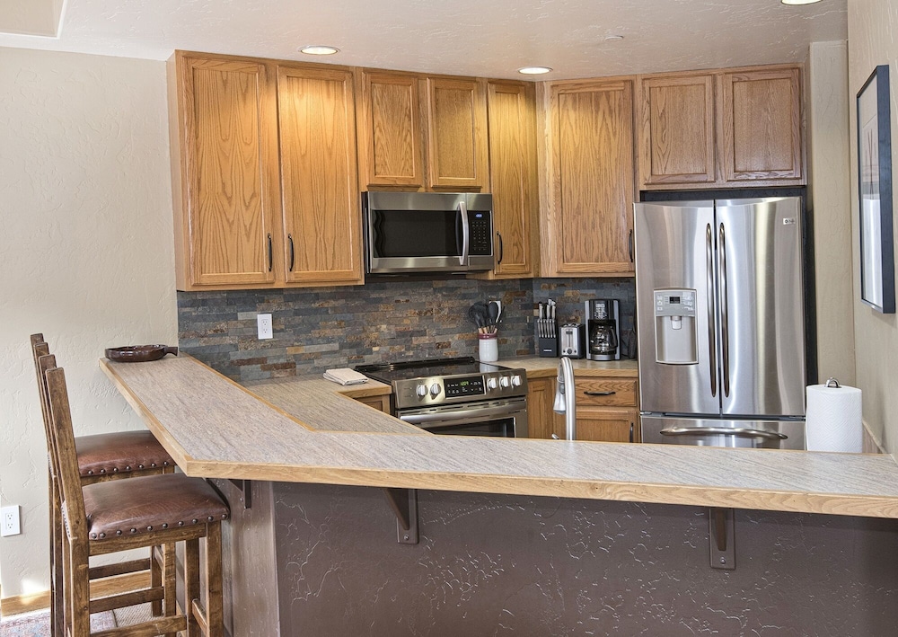 Canyon Run I-203 2 Bedroom Condo by Redawning - Property Image 16