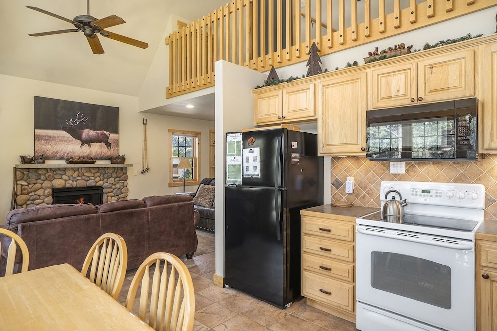 Solitude Bobcat 7 - Estes Park 2 Bedroom Condo by RedAwning - Property Image 27
