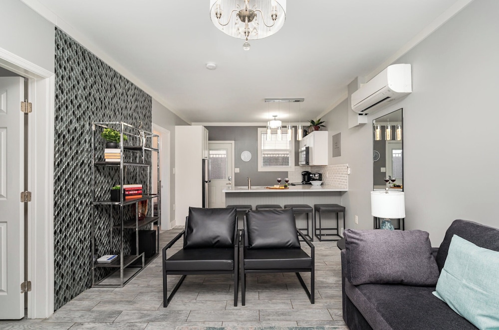Lucent Pearl - Private Patio - Near Broadway