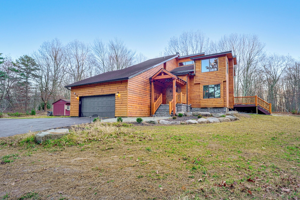Ski, Hike & More: Spacious Log Cabin in Long Pond view 3