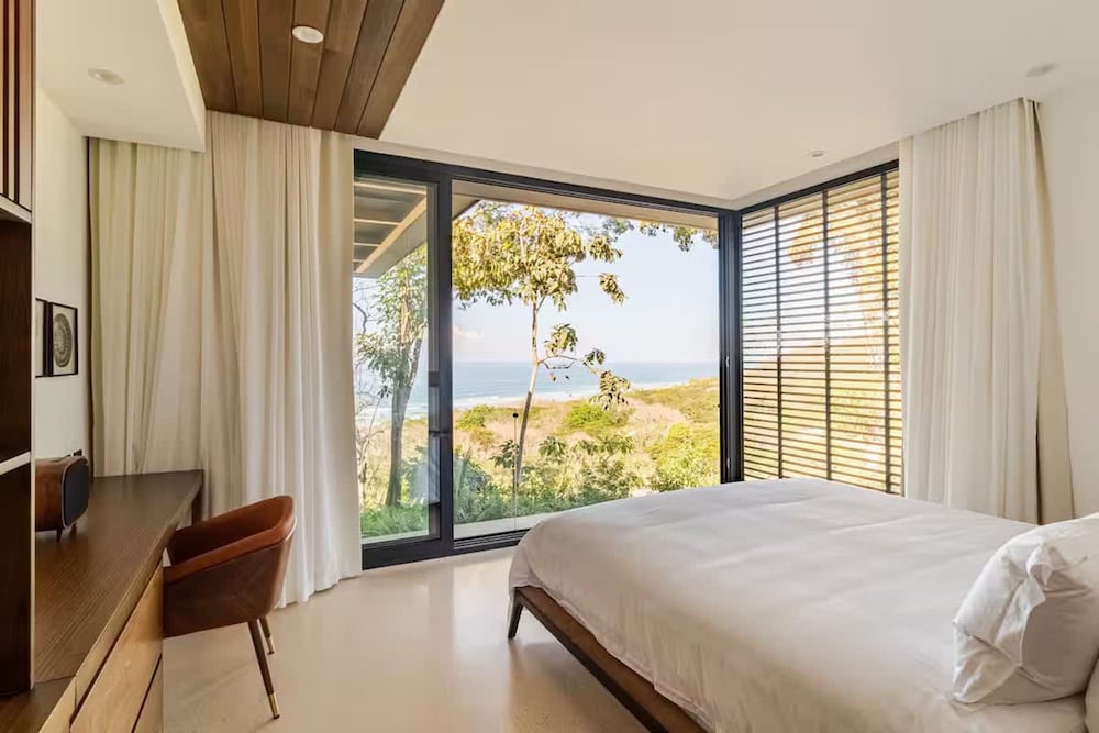 w Spectacular 4BR Villa in Costa Rica