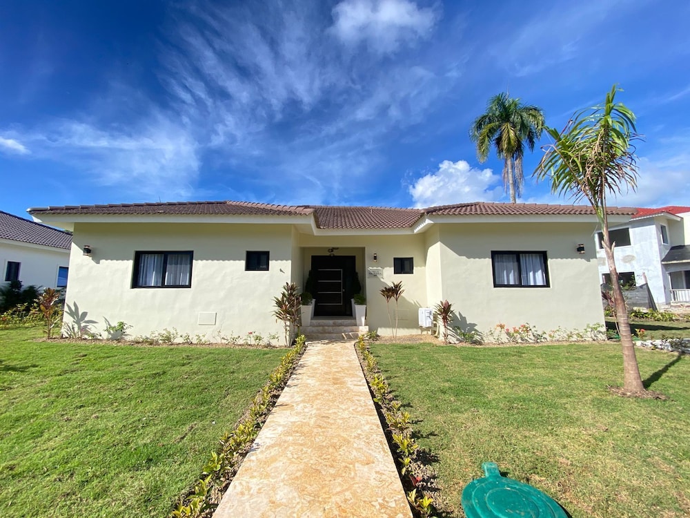 Luxury 5 Bedrooms Villa in Hispañola -sosua