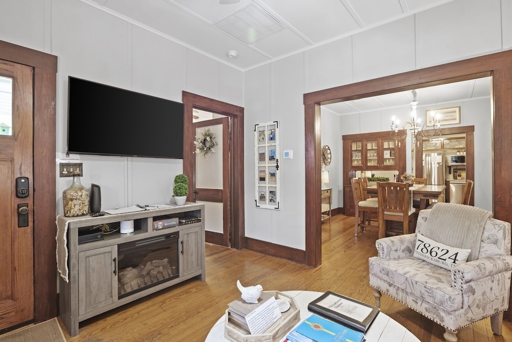 1929 Craftsman Charmer 2 Bedroom Home