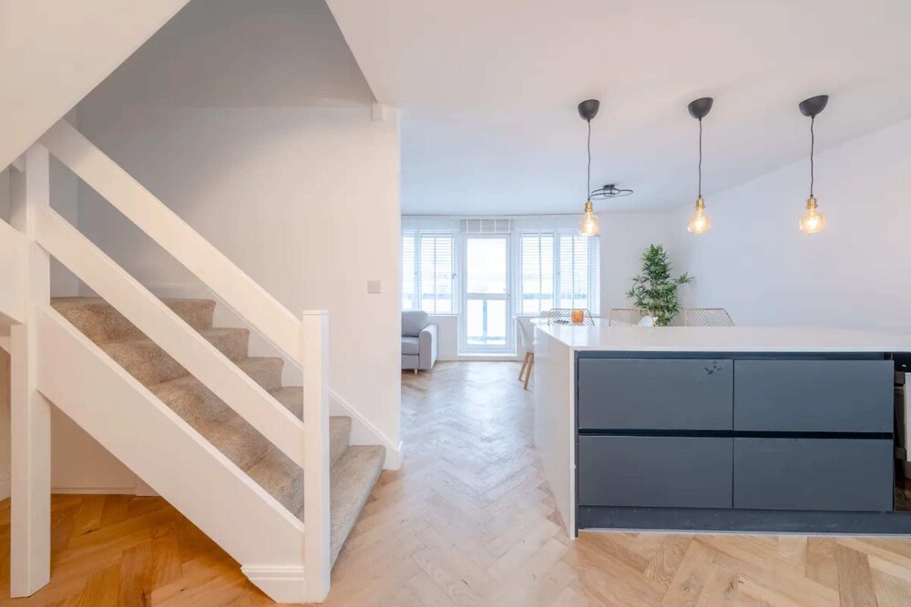 Central 3BD Flat With Balcony in Paddington