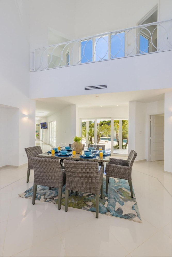 Brand NEW 4BR 5BA Villa w Privatepool Seaviews