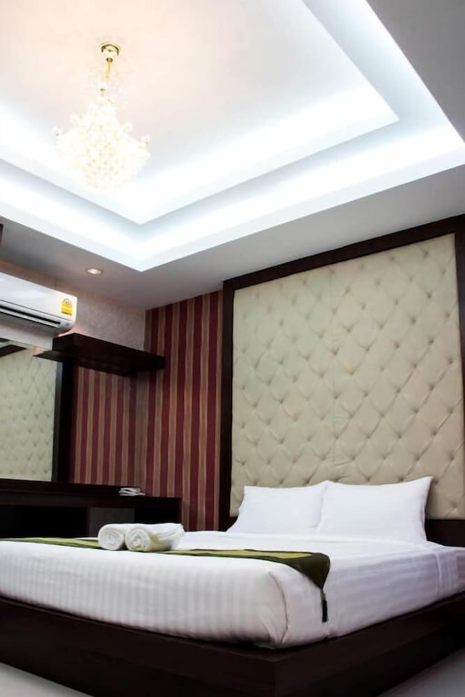 Roses Hua Hin Hotel