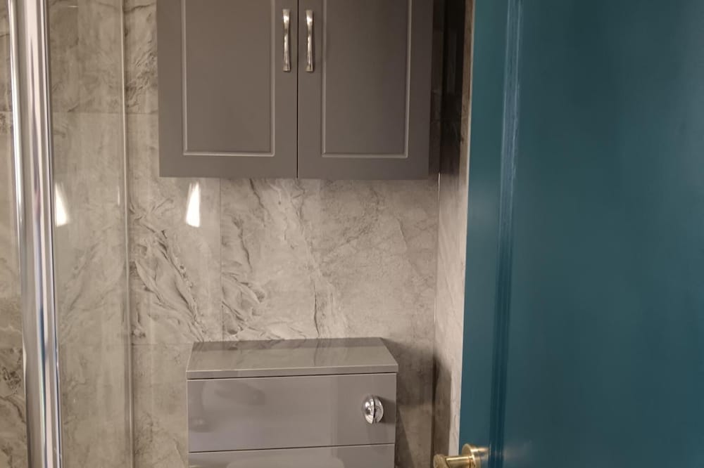 High Wycombe - 1bed Apartment - Sleeps 3 - Parking
