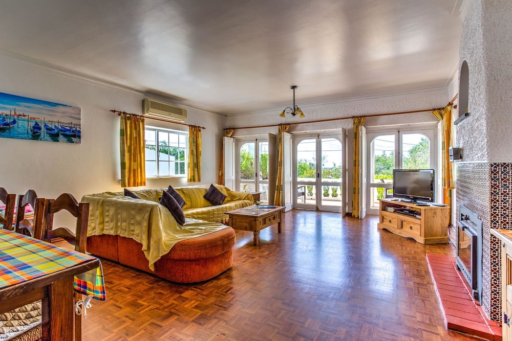 Montenegro Superbly Located Family Vila W