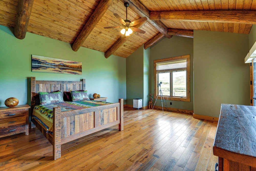 Spacious Cody Townhome: Private River Access!