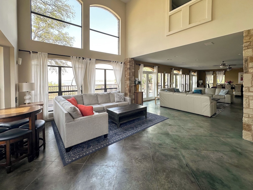 Upstay -10 Waterfront Mansion with Jetty