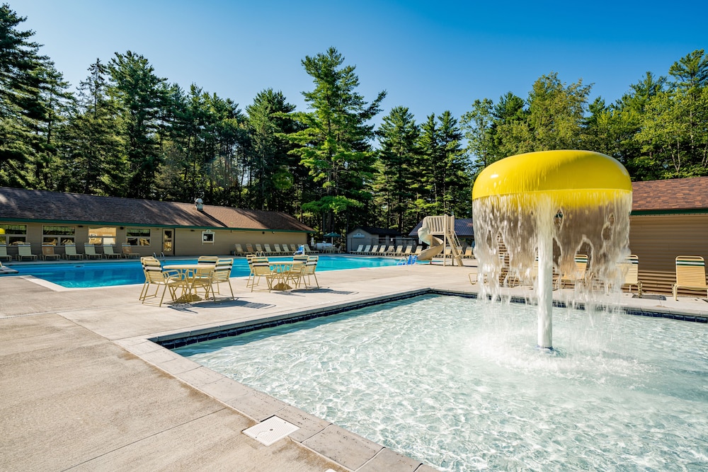 Sun Retreats Adirondack Gateway