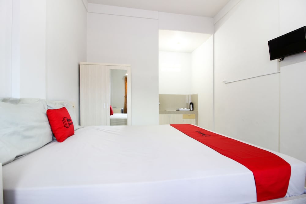RedDoorz Syariah @ Griya Izzara Guest House view 4