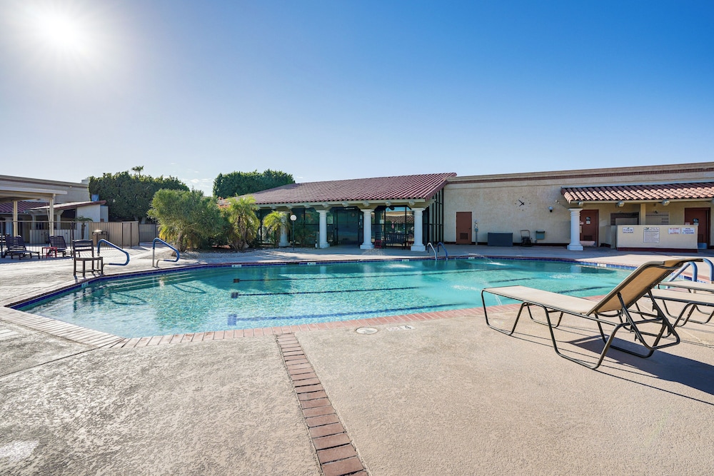 Pool, Hot Tub & Tennis Courts: Yuma Home Near Dtwn