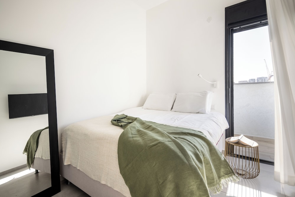 Rooftop Jacuzzi Penthouse by Sea N' Rent