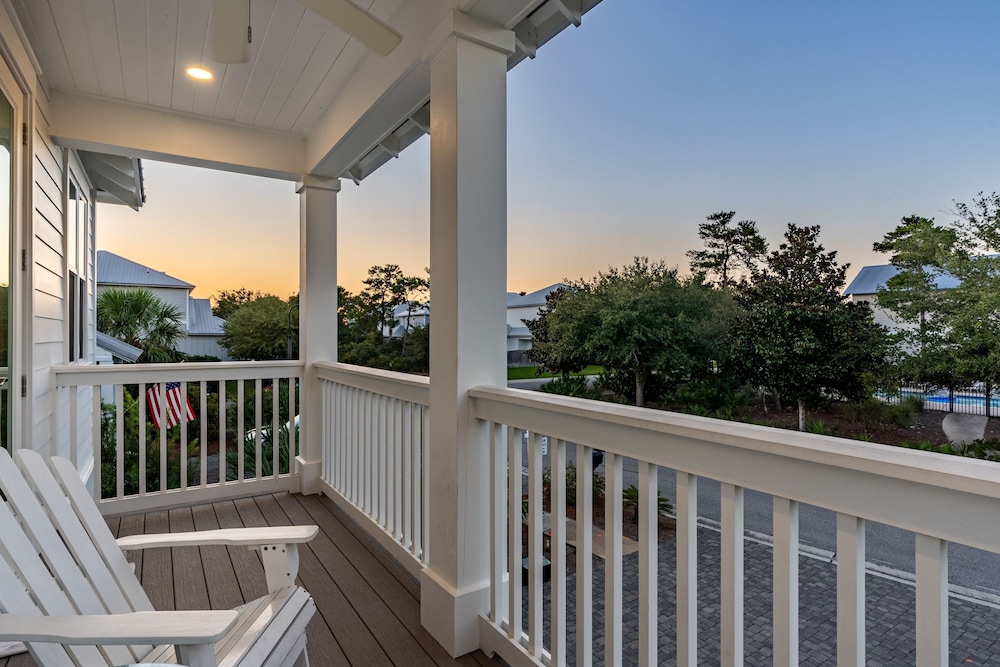 Gulf Coast Gem by Avantstay 3 Blocks to Beach Town Plaza Community Pool