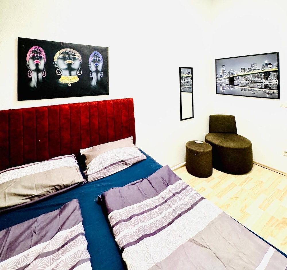 4BR Apartment for 8 Near FAC Platz