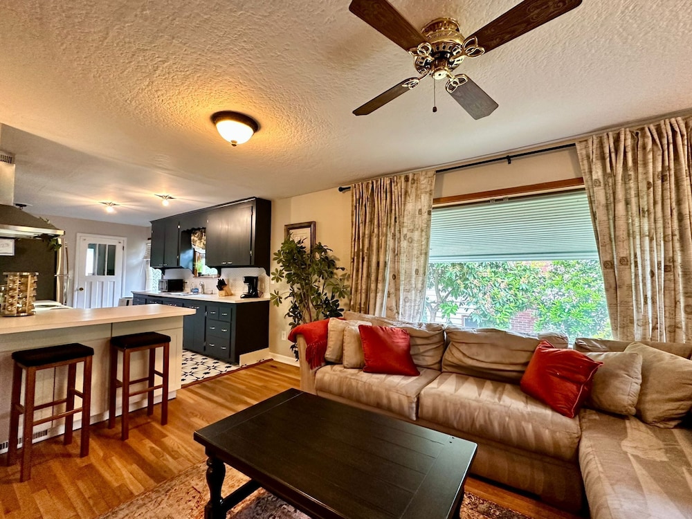Seattle's Starlight Bungalow
