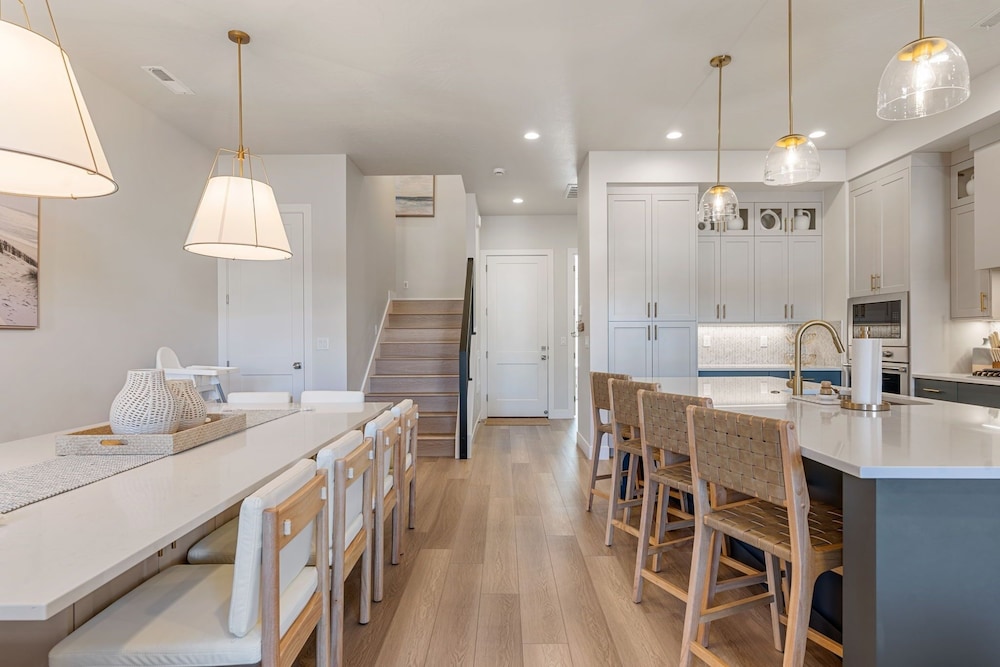 Sandy Cheeks 6 Bedroom Townhouse