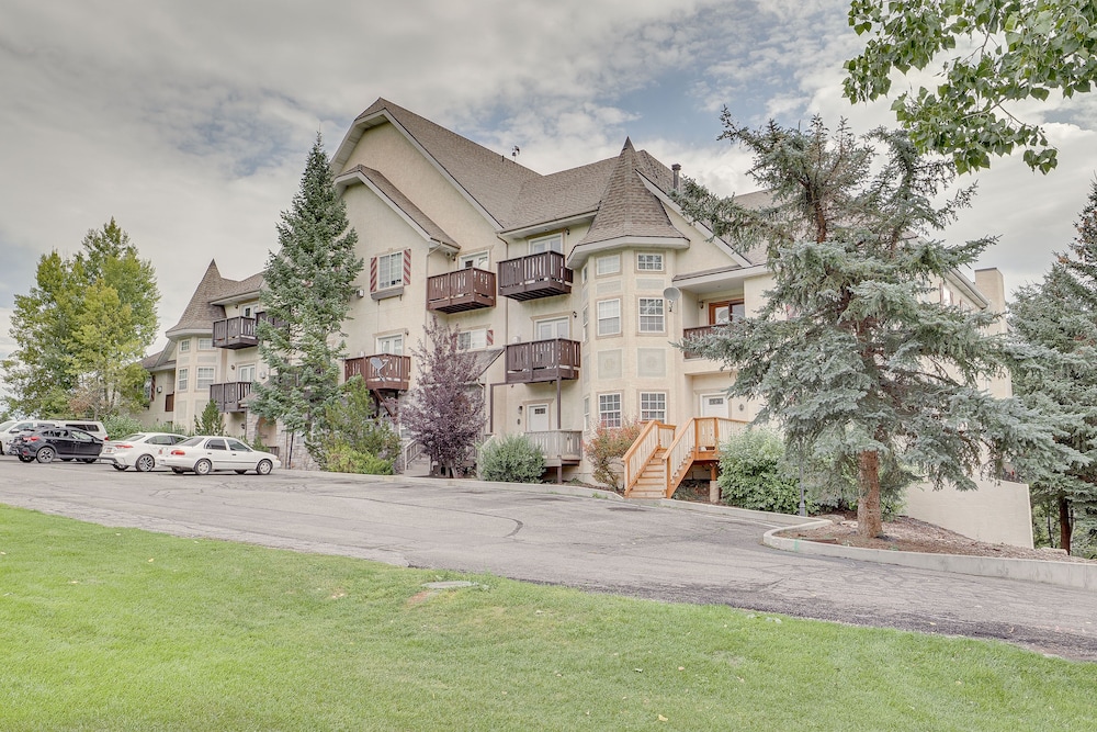 Luxe Midway Condo w/ Golf Course & Mountain Views! view 3