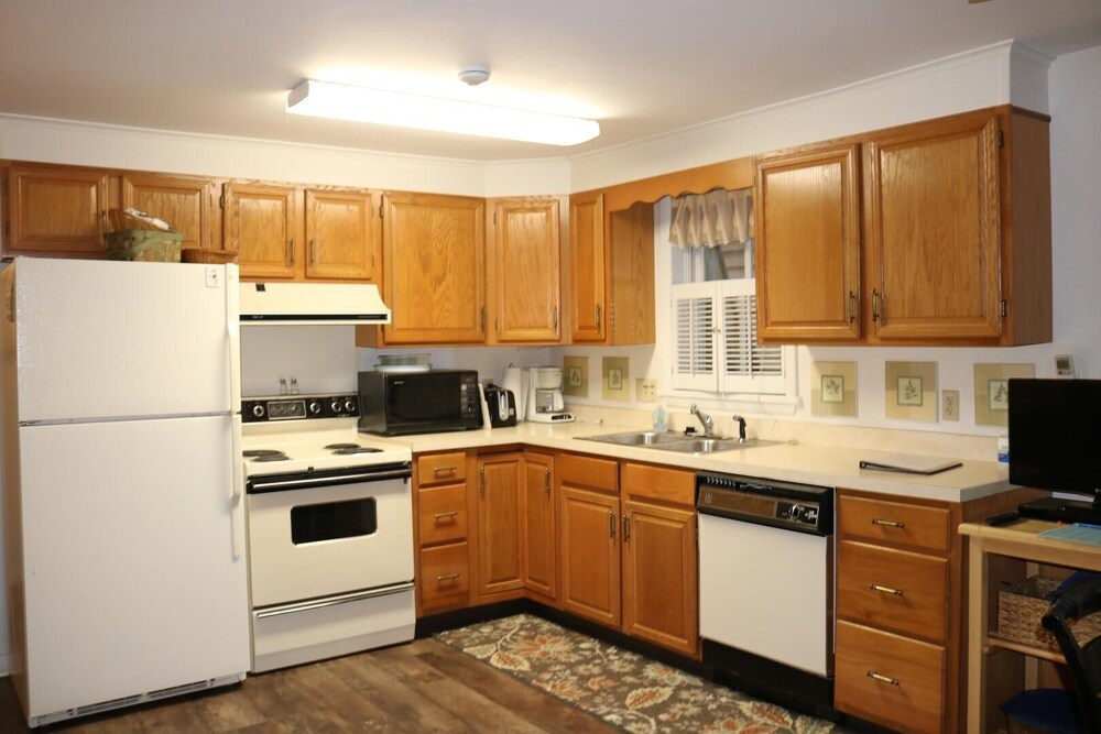 A Summer Place Unit A 2 Bedroom Home by Redawning view 5