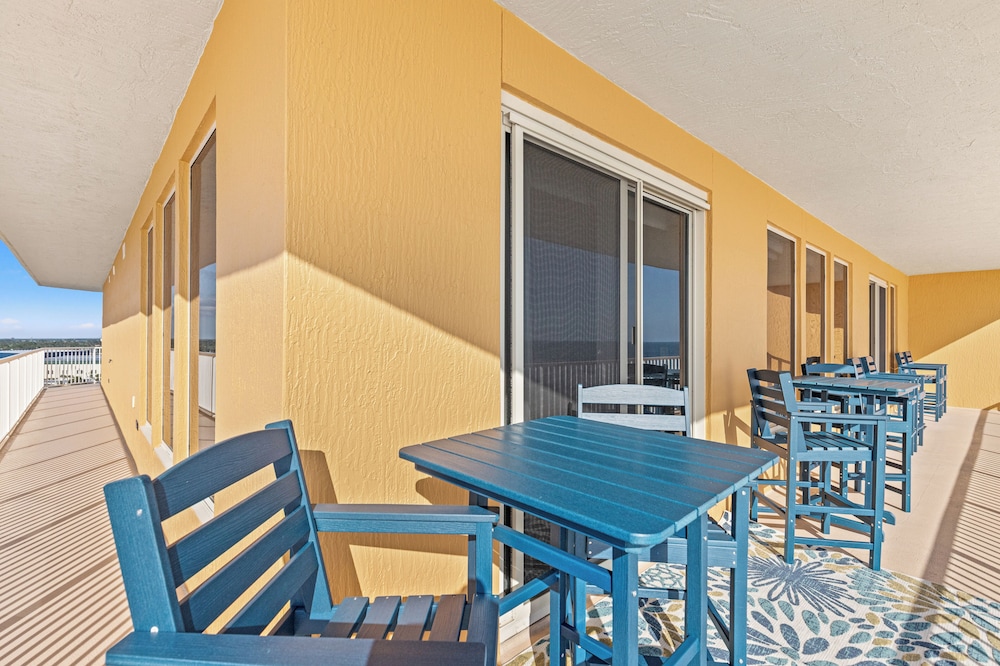 Treasure Shores3br Beachfront Corner Unit Sleeps 8 With Stunning Gulf Views!