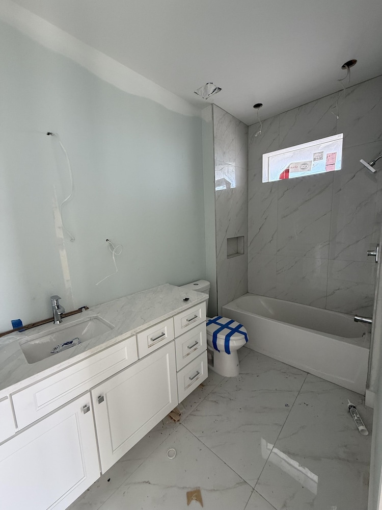 Brand New Luxury Build 265 Carolina Ave: Heated Pool, Hot Tub 6 Bedroom Home