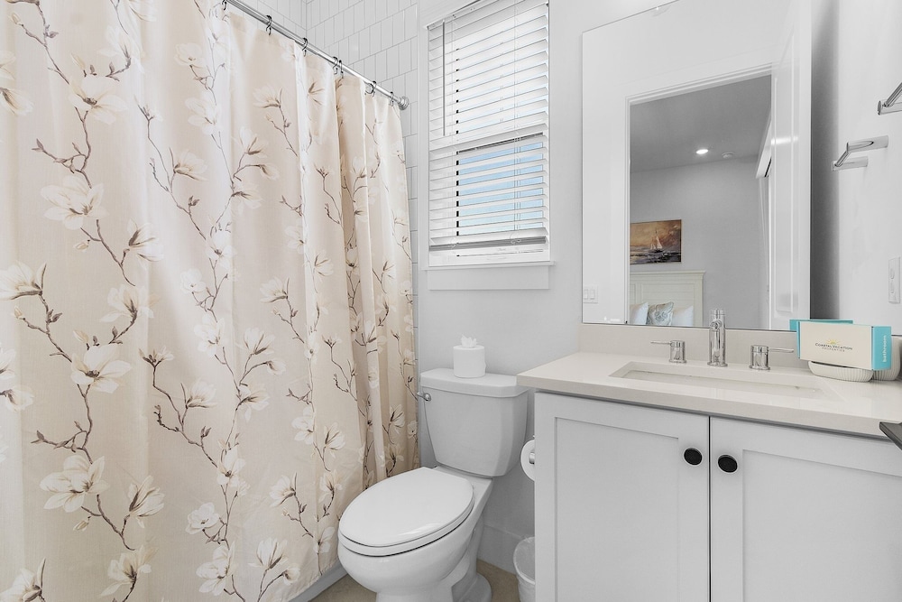 118 Fairweather Ln - Brand New 4 Bed+den/4.5 Bath Home W.hot Tub 4 Bedroom Home