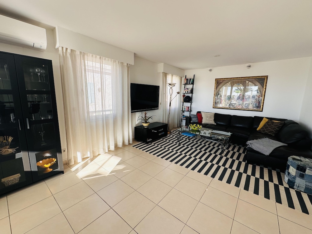 Superb Penthouse in Centre of Cannes Stunning Views Air-conditioning Internet Near the Palais - 532