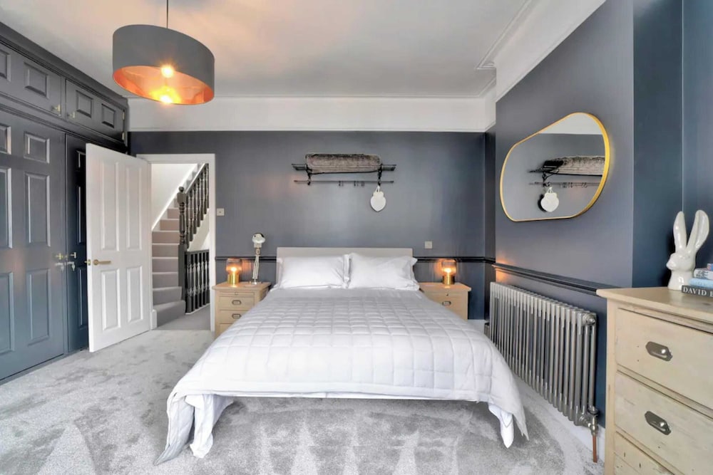 Stunning House in Leigh-on-sea view 4