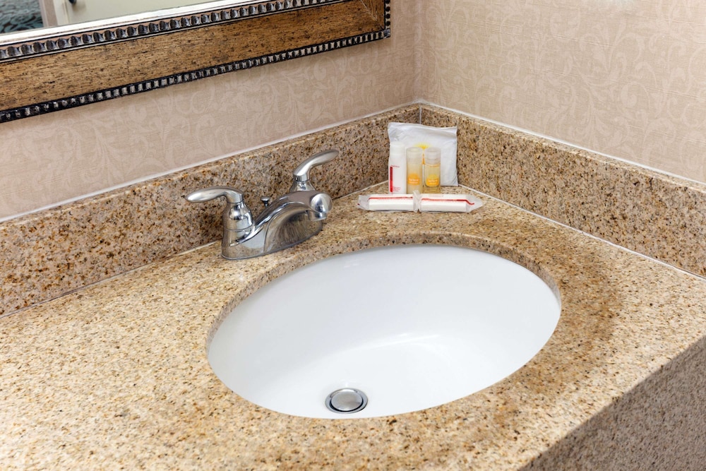 Days Inn by Wyndham Alhambra CA - Property Image 13