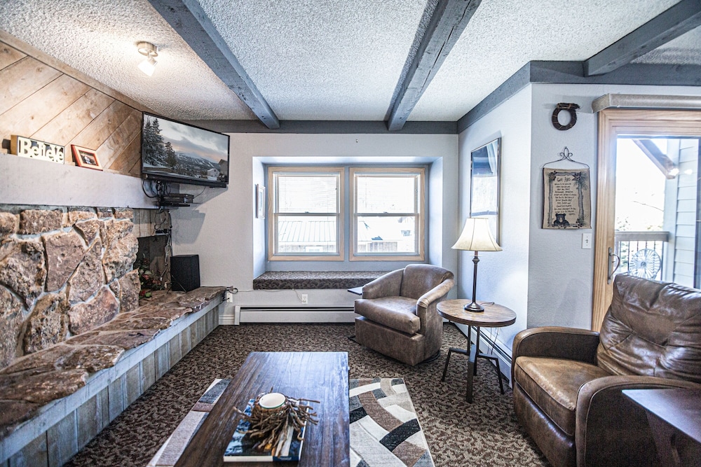 Longbranch 216 2 Bedroom Condo by RedAwning