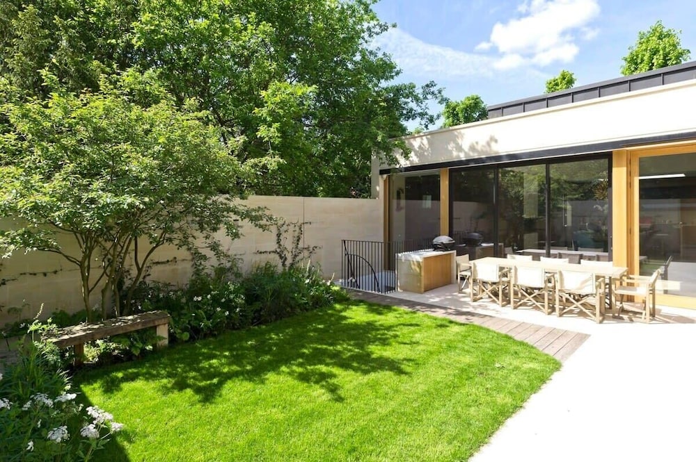 5 Bed House w/ Indoor Pool, Sauna & Private Garden - Fulham
