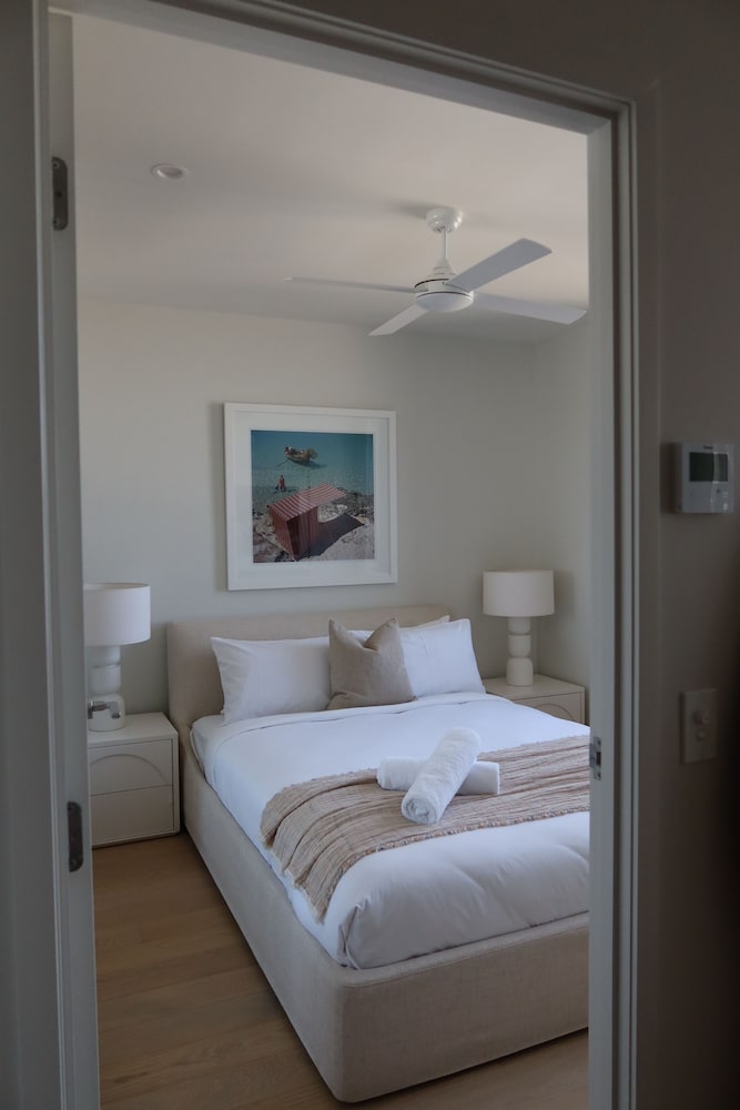 Luxury Palm Beach 1 BDR in The Village