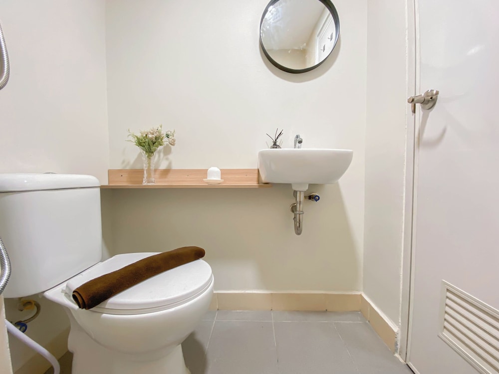 Affordable And Homey Studio Room At Meikarta Apartment