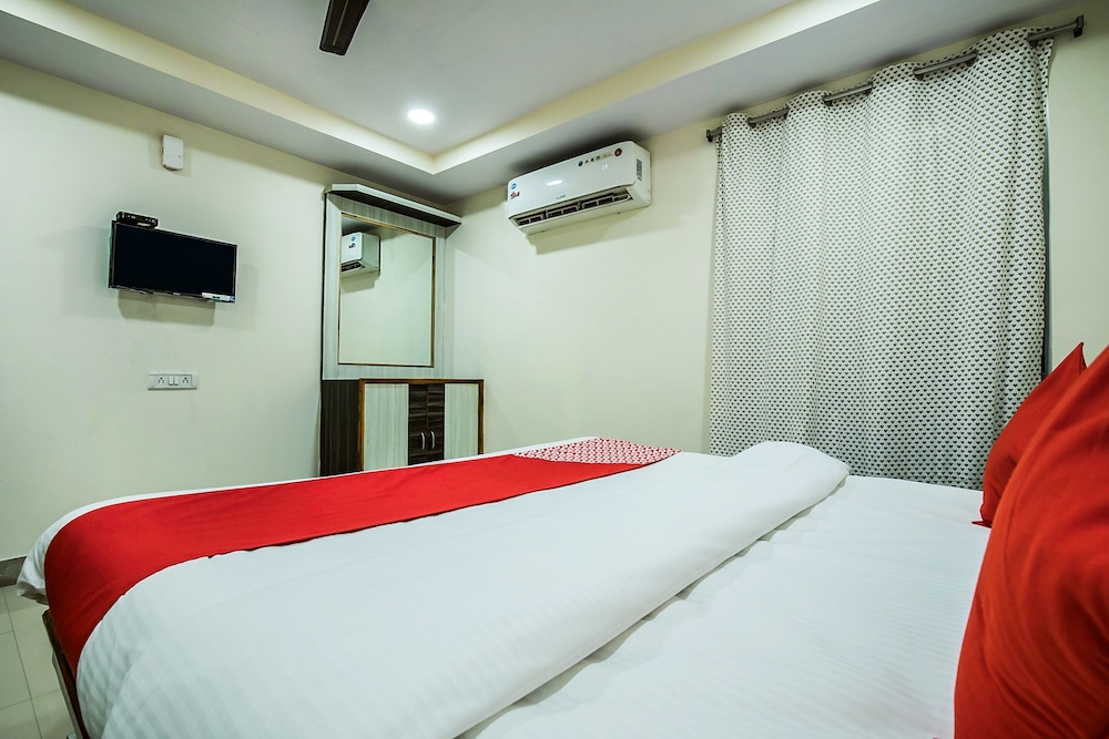 OYO 12973 Hotel Crystal