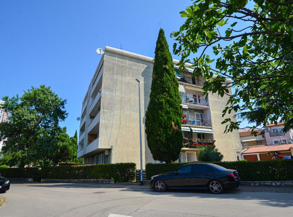 Cozy and Smart Rovinj Apartment With Balcony