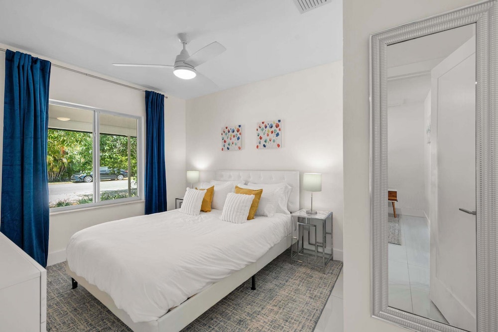 Uhost AI 4-unit Gem Mins to Las Olas Beach