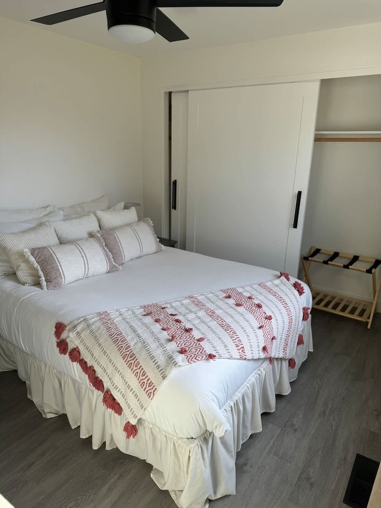 Cozy Family Haven in Sparks - Pet Friendly - Fenced Yard